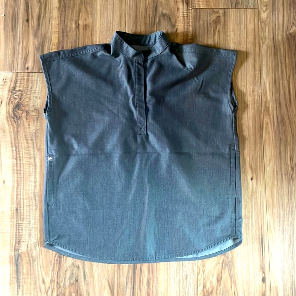 Figs scrub top